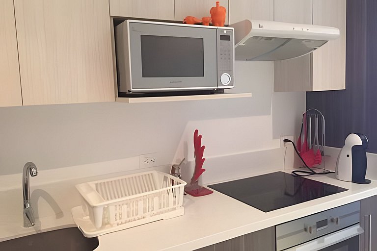 4 blocks from the ocean! Amazing 1bd / 1bth