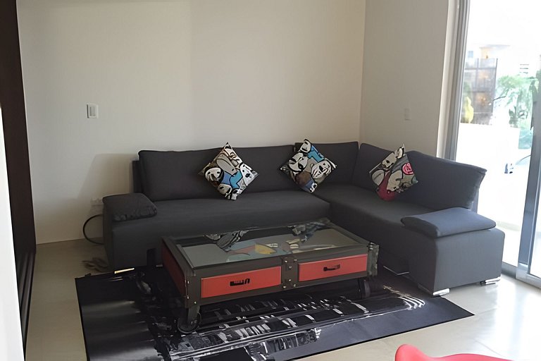 4 blocks from the ocean! Amazing 1bd / 1bth