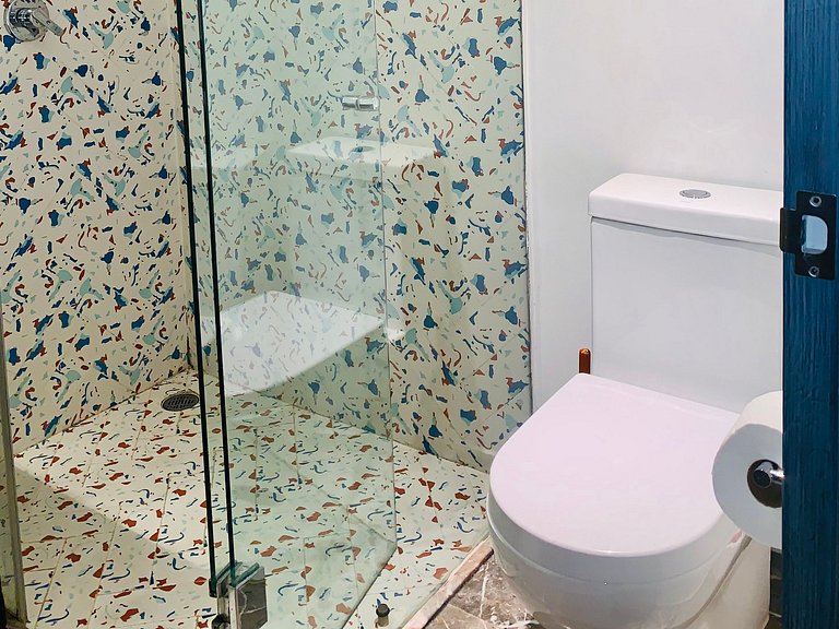 1 block from beach 2BR pool ocean view