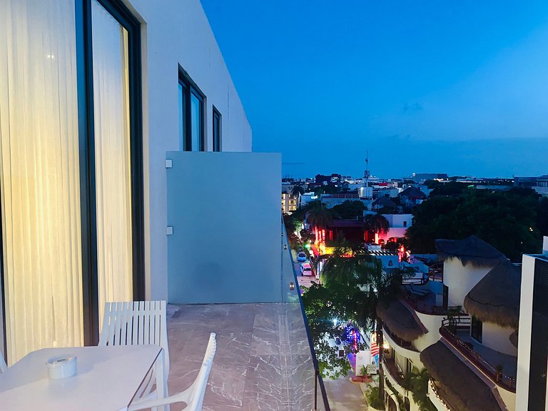 1 block from beach 2BR pool ocean view