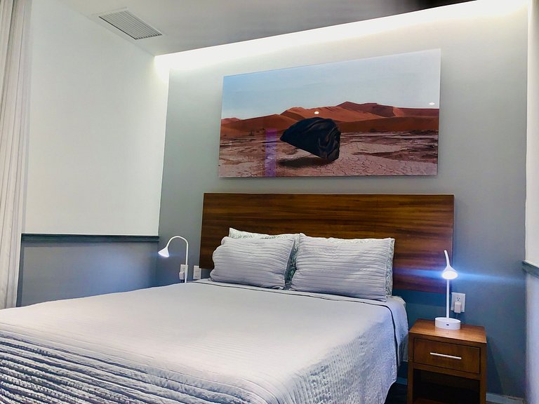 1 block from beach 2BR pool ocean view