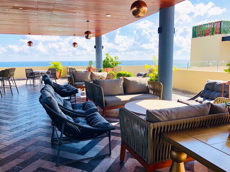 1 Block to Ocean Infinity Pool Views Modern 2BR