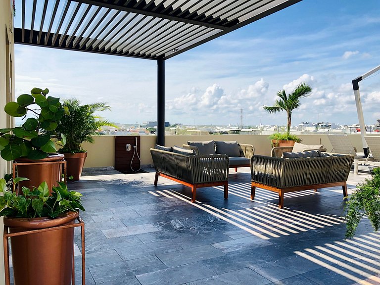 1 Block to Ocean Infinity Pool Views Modern 2BR