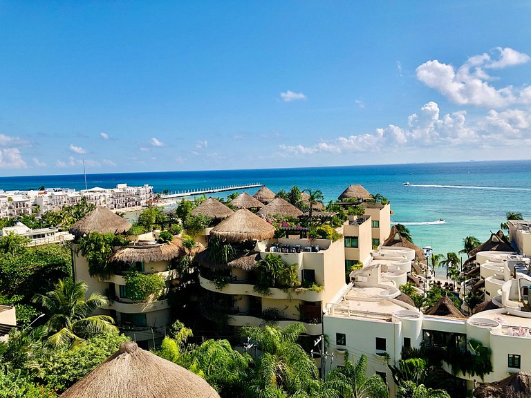 1 Block to Ocean Infinity Pool Views Modern 2BR