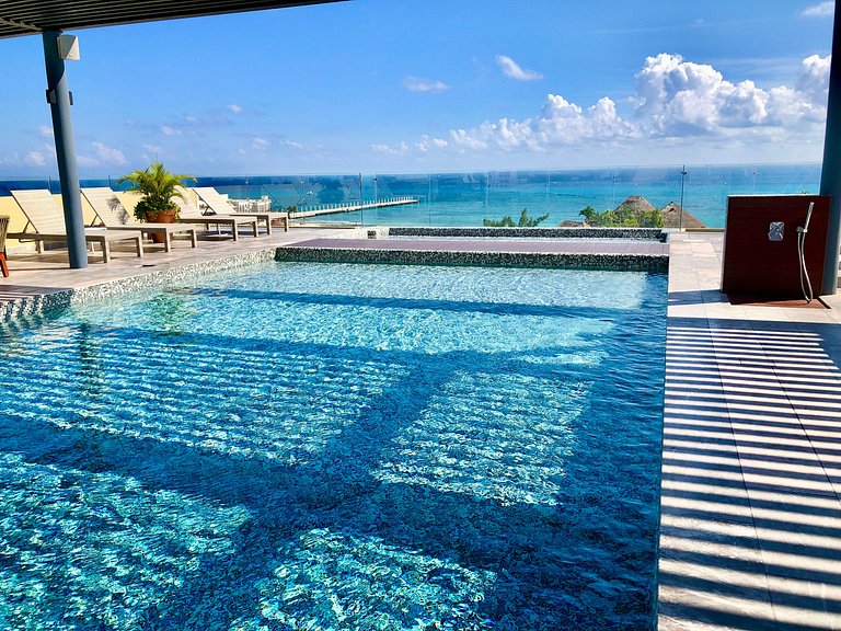 1 Block to Ocean Infinity Pool Views Modern 2BR