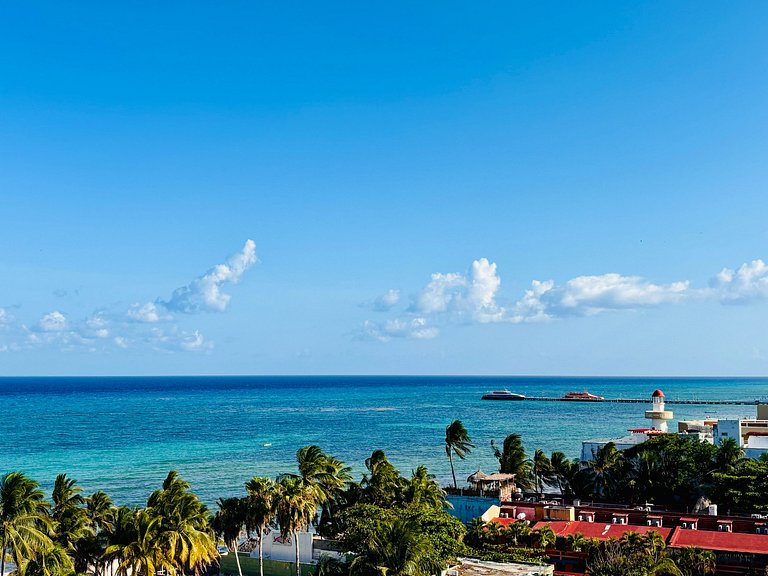 1 block from beach 2BR pool ocean view