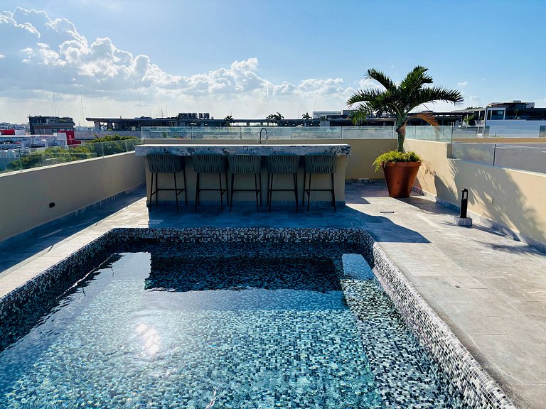 1 Block to Ocean Infinity Pool Views Modern 2BR