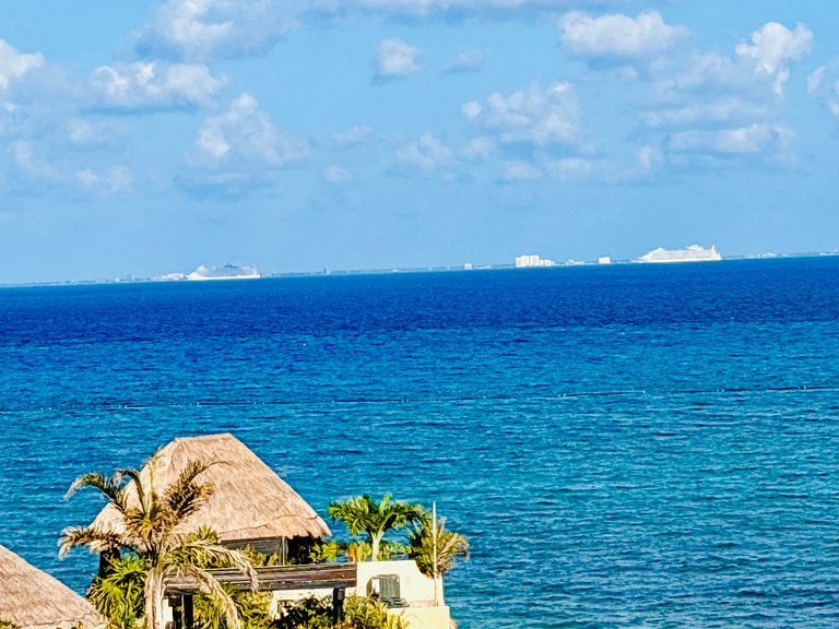 1 block from beach 2BR pool ocean view