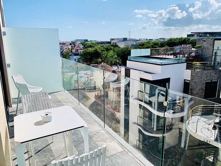 1 Block to Ocean Infinity Pool Views Modern 2BR