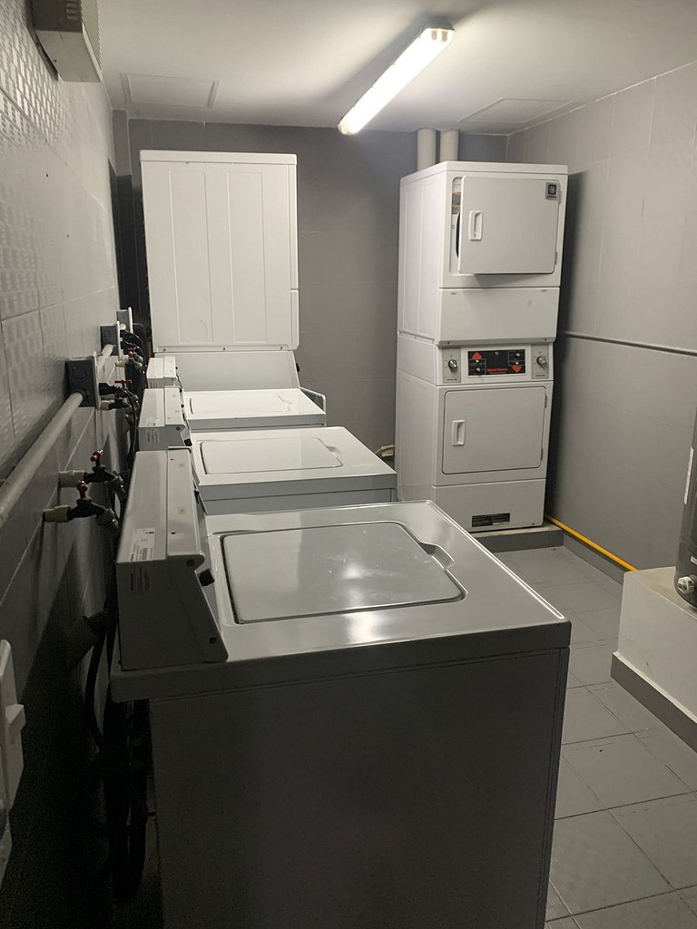 1 block from beach 2BR pool ocean view