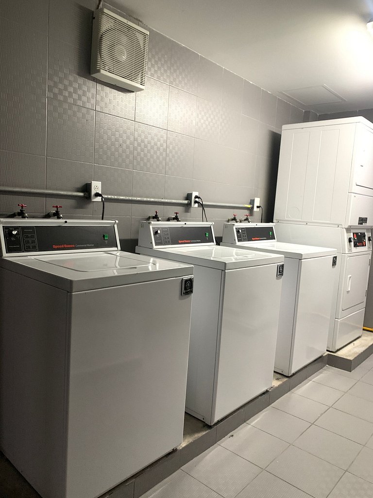 1 Block to Ocean Infinity Pool Views Modern 2BR