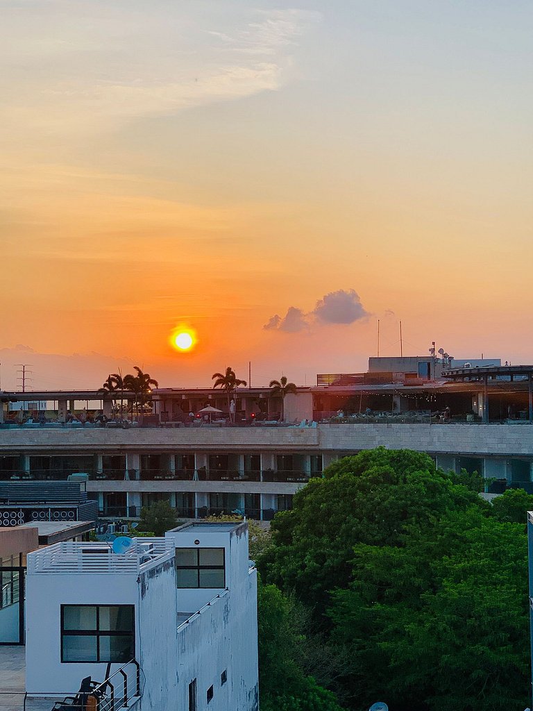 1 Block to Ocean Infinity Pool Views Modern 2BR