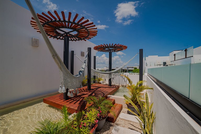 Steps to Beach & 5th Ave Duna Condominium