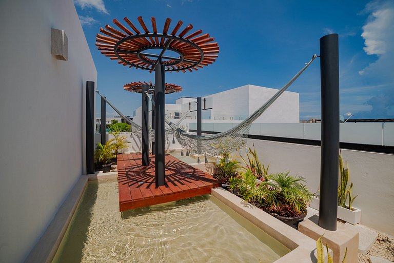 Steps to Beach & 5th Ave Duna Condominium