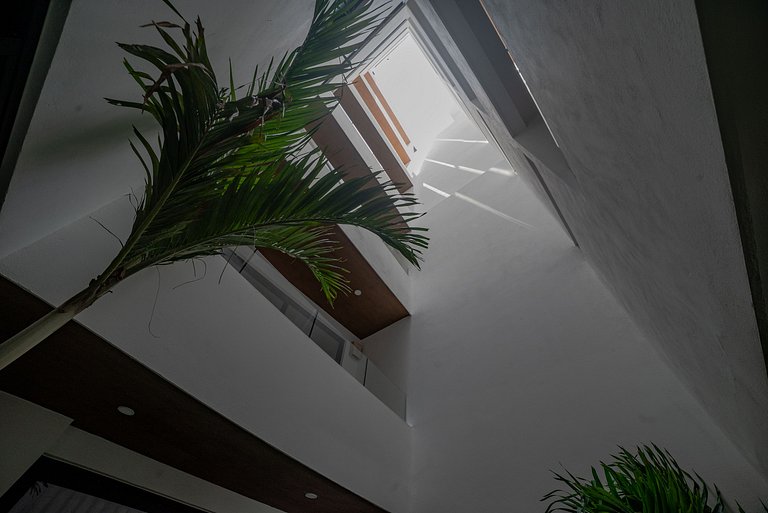 Steps to Beach & 5th Ave Duna Condominium