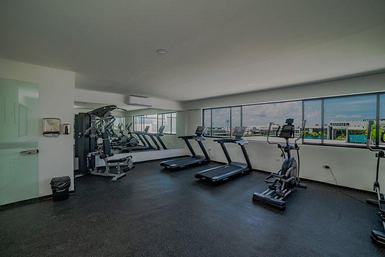 Steps to Beach & 5th Ave Duna Condominium